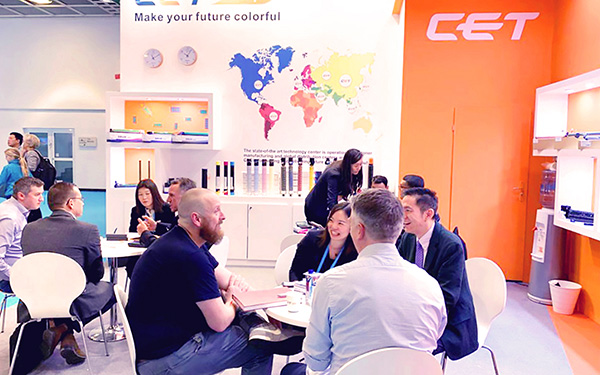 如何根据香港展会搭建行业的特点选择合适的色温？