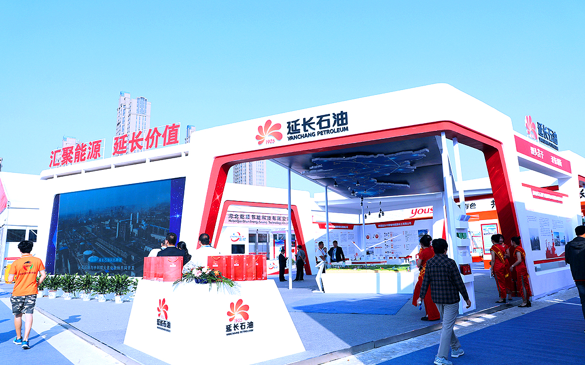 在深圳展台设计中，通过互动体验区彰显专业形象