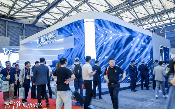 在深圳展览会布置中，怎样利用声音环境营造共鸣？