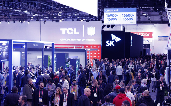 在深圳展会布置中,如何通过灯光来营造舒适氛围?