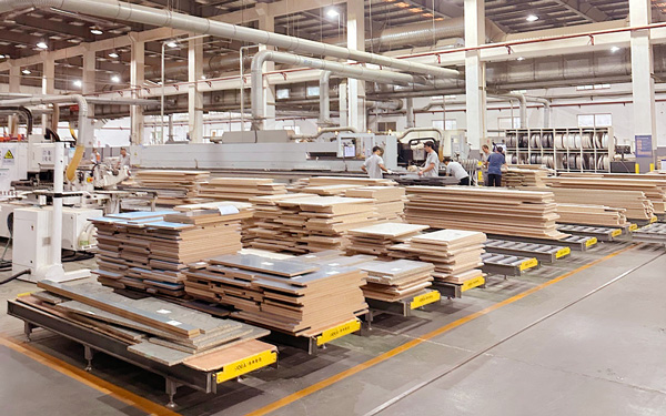 在深圳展位装修中，如何用灯光设计打造梦幻氛围？