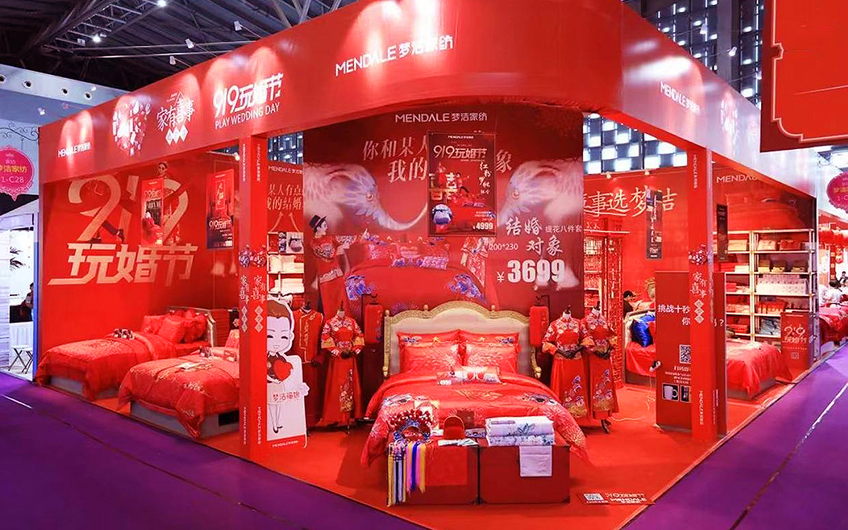 在国际展台布置中，用结构设计打造视觉焦点
