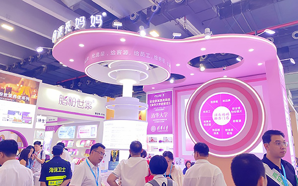 在深圳展位策划中，怎样通过灯光增强展台空间感？