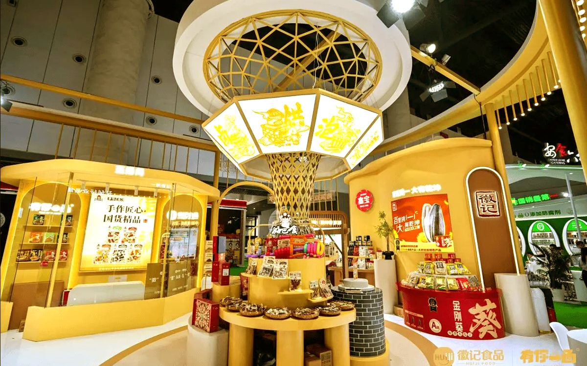在深圳展台策划中，用灯光拉开展览空间层次